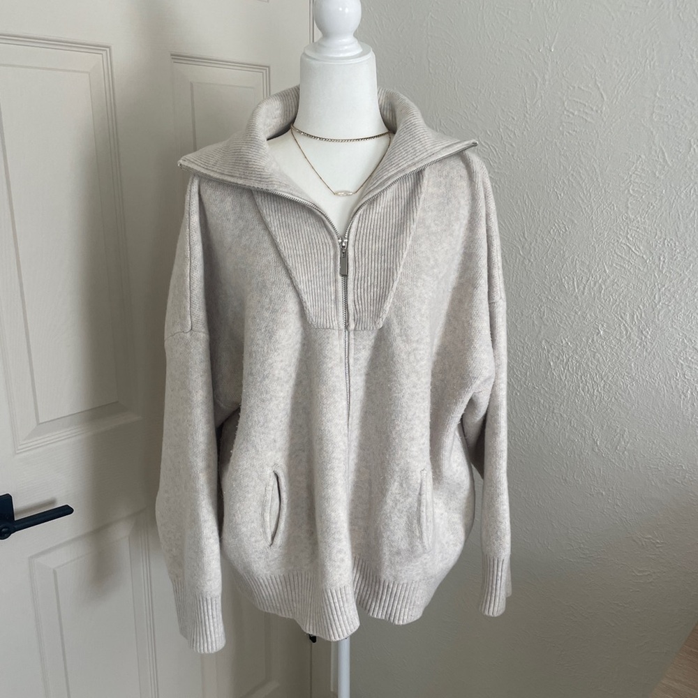 Commense Women's Cream Zip-Up Sweater